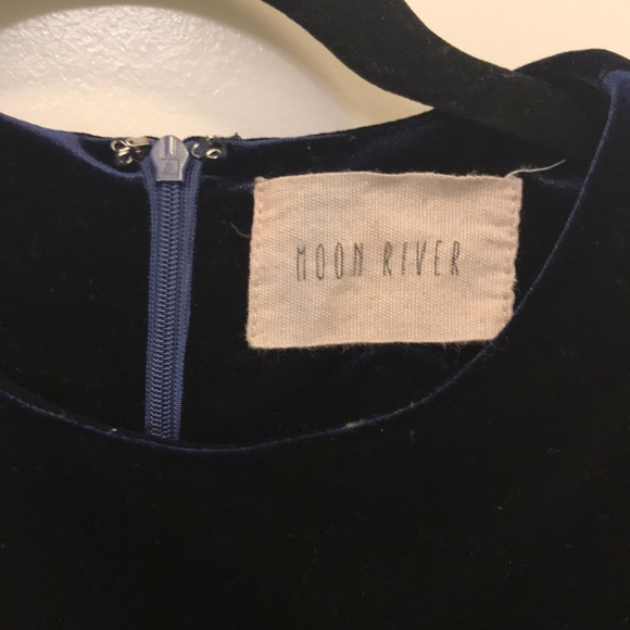 Moon River velvet cold shoulder romper size small - Picture 4 of 4